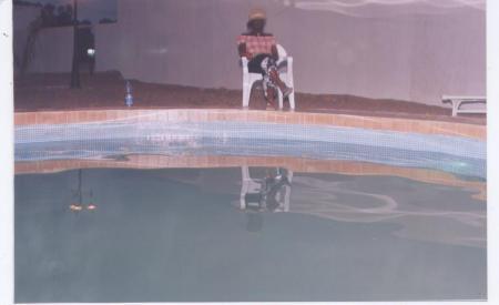 une meuf belle et cool que la baraque ressemble a un paradis